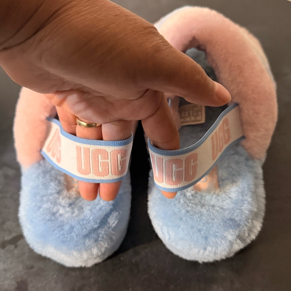 UGG Fluff Yeah Slide Pride Stripes Fur Slippers Women’s Size 7 Comfy Rubber Sole - Picture 4 of 10